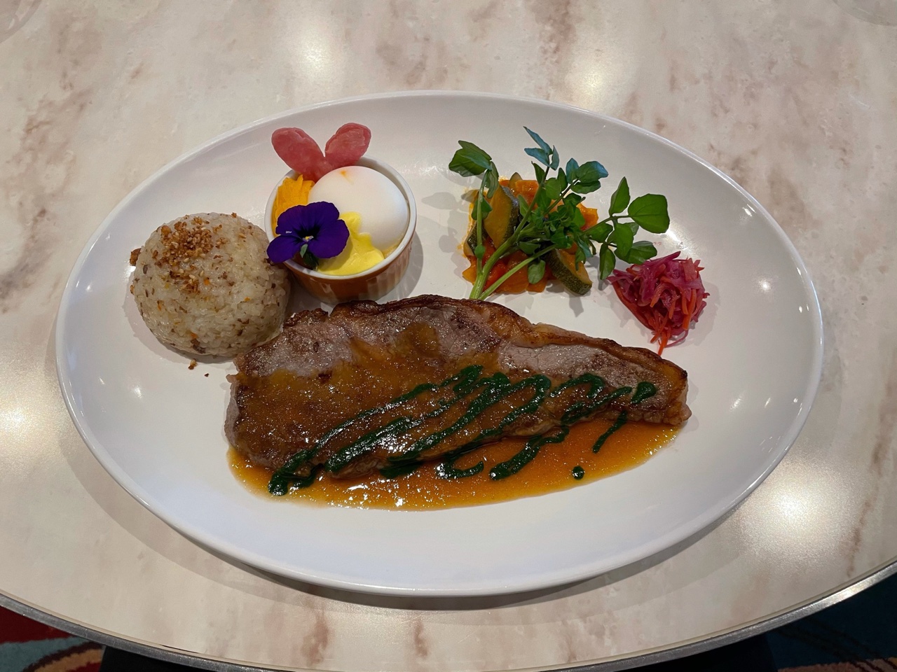 東京ディズニーランド うさたま ボリュームメニュー イースター限定のステーキプレートをご紹介 東京ディズニーランド うさたま ボリュームメニュー イースター限定のステーキプレートをご紹介